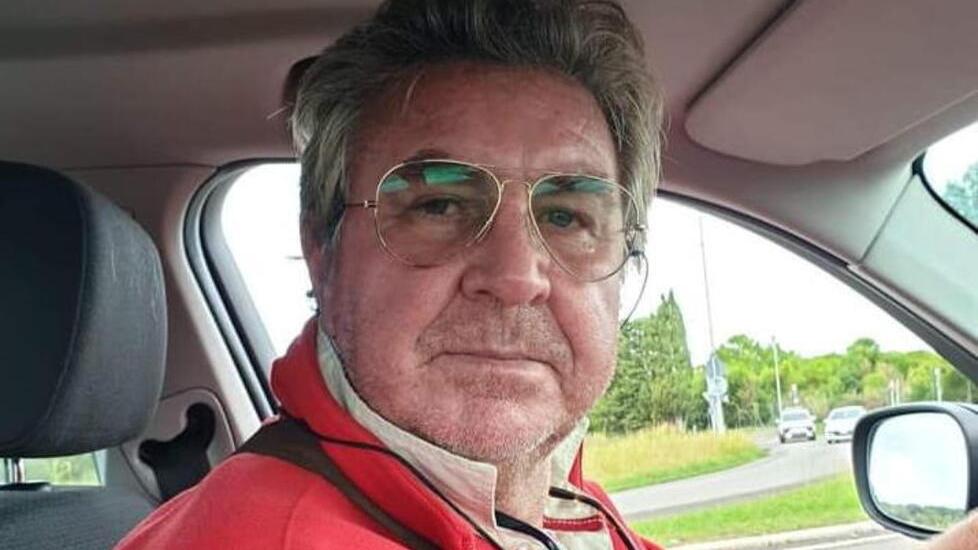 Cecina saluta commossa Piero Neri, artigiano di 65 anni