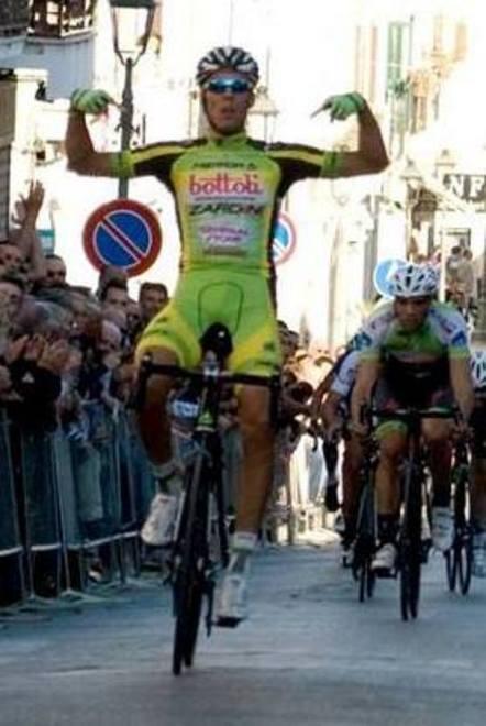 In Puglia domina il luzzarese Mirco Maestri