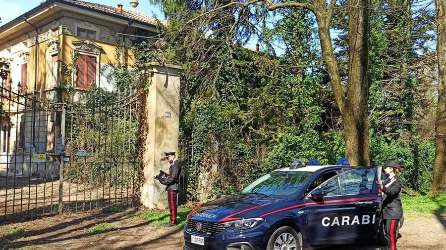 Ruba quattro auto d’epoca e le mette in vendita online, denunciato