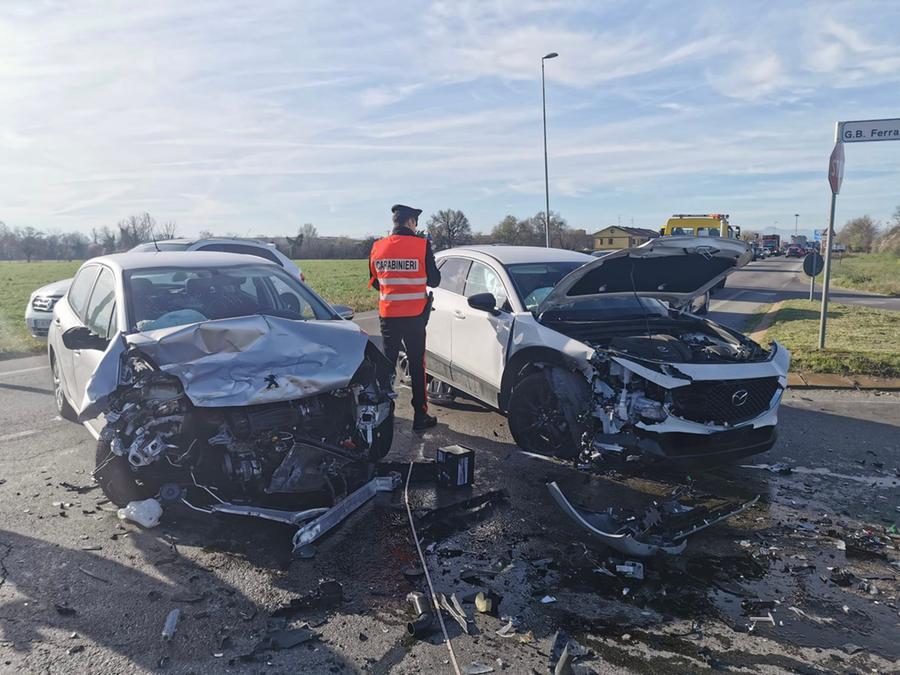 Scontro tra due auto a Calerno, due feriti in ospedale