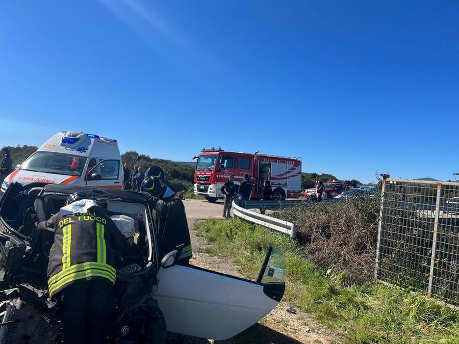 Alghero, scontro frontale tra una Smart e un’autocisterna: una 26enne grave in ospedale