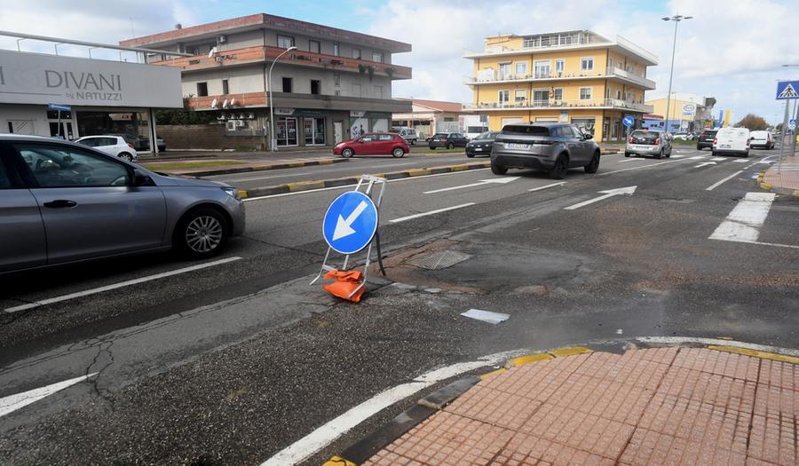 
	Buche e rattoppi in via Cagliari

