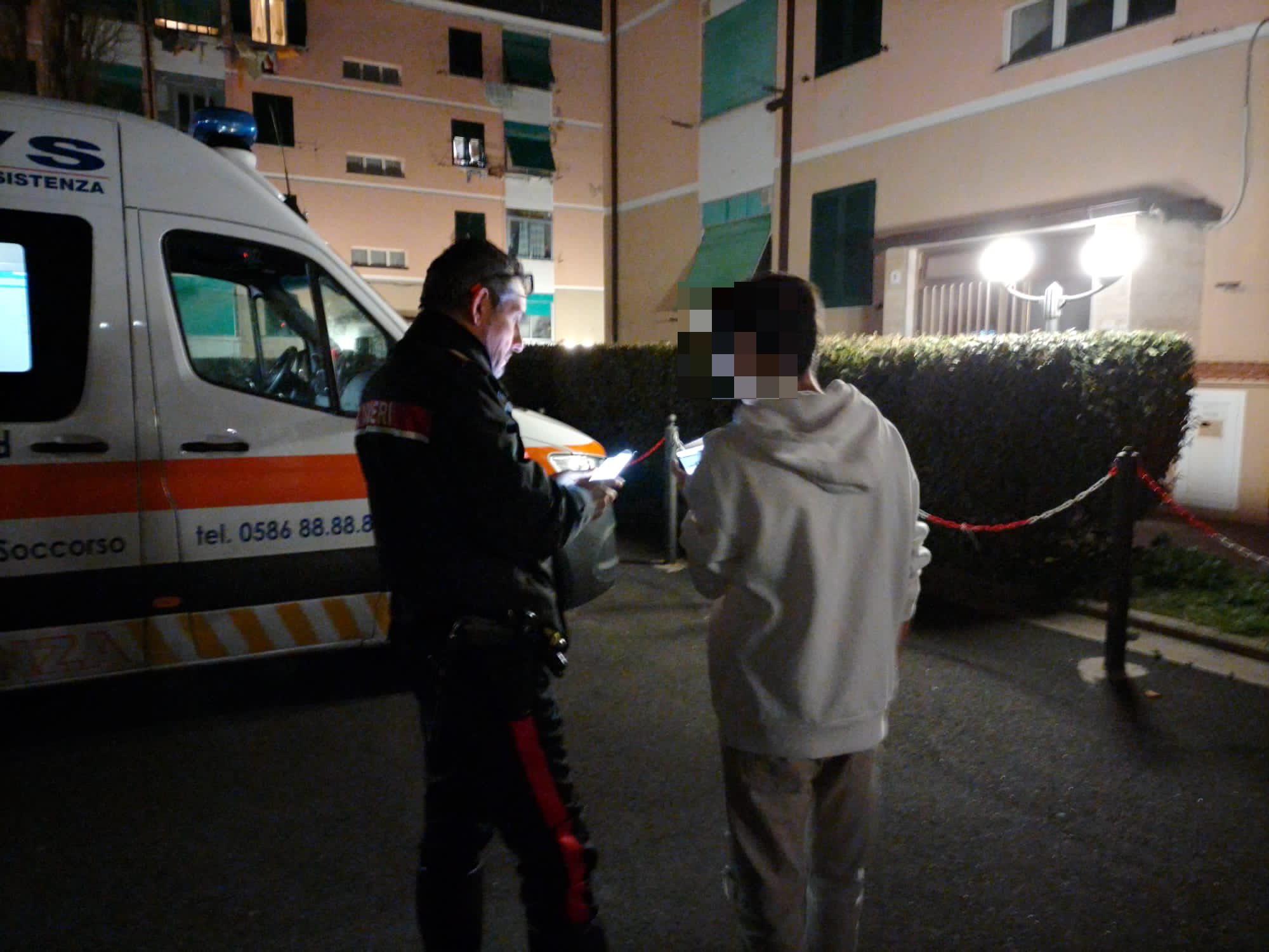 I carabinieri in via don Davide Albertario dopo la rapina (foto Daniele Stefanini/Silvi)
