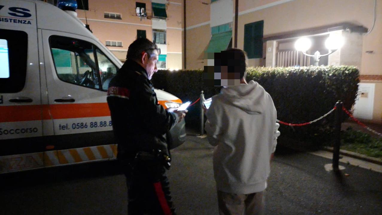 I carabinieri in via don Davide Albertario dopo la rapina (foto Daniele Stefanini/Silvi)