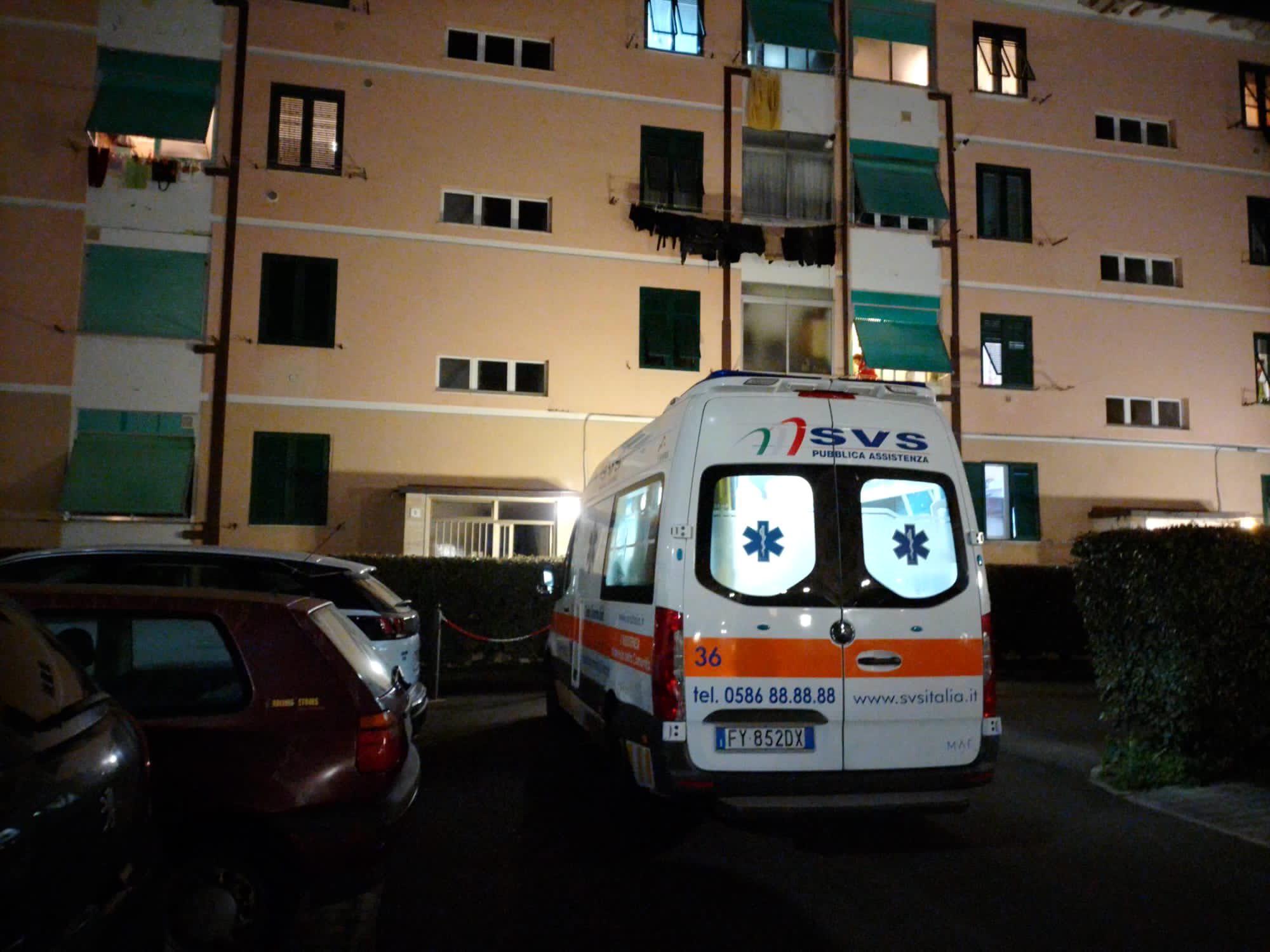L'ambulanza della Svs in via don Davide Albertario (foto Daniele Stefanini/Silvi)