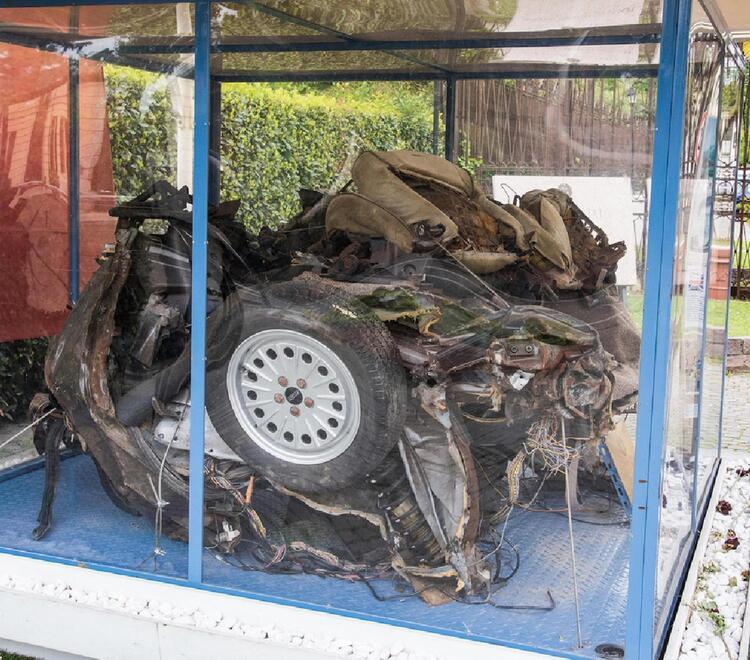 I resti dell’auto del giudice Falcone esposti a Vignola