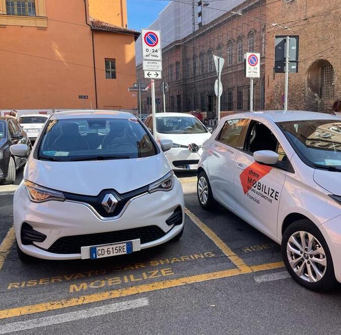 Modena C’è chi ha scelto il car sharing «Servizio comodo ed ecologico» 