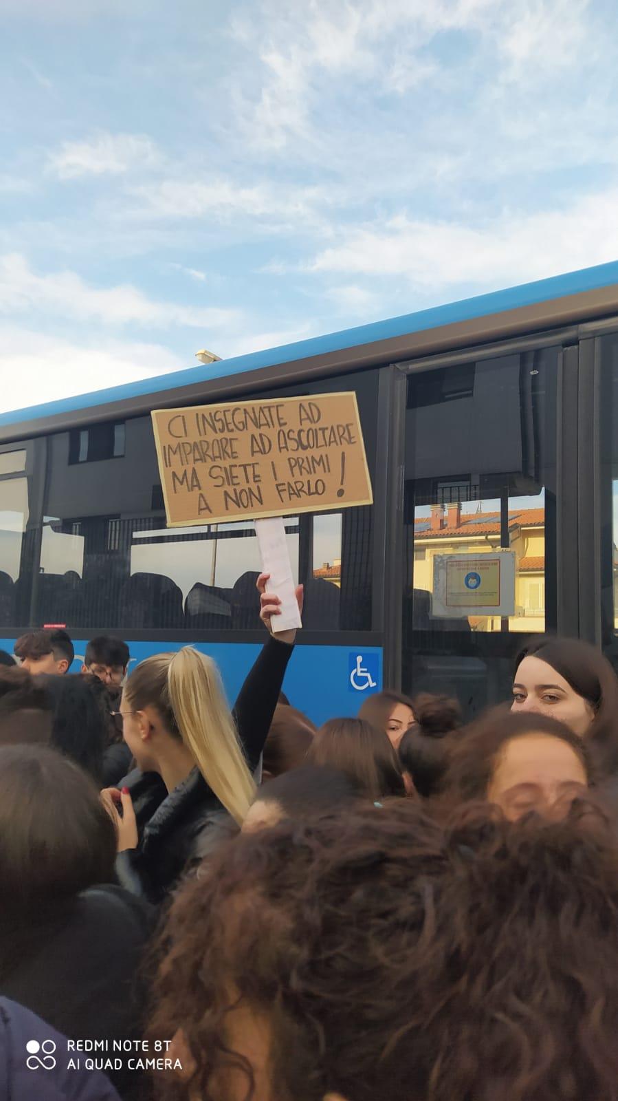 Liceo Marconi, dopo il ghiaccio altri disagi: via alla protesta di studenti e genitori