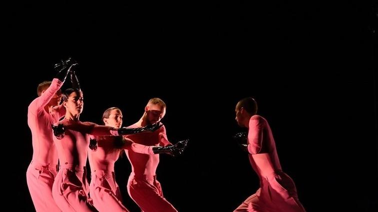 Bomporto. Dal distanziamento agli abbracci la pandemia è danza