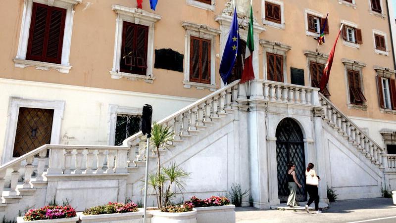 L’ingresso del palazzo comunale