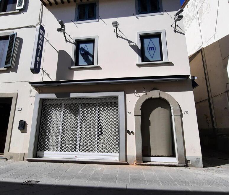 Prato, stessa strada e stessa sede: il negozio storico riapre dopo cinque anni di stop