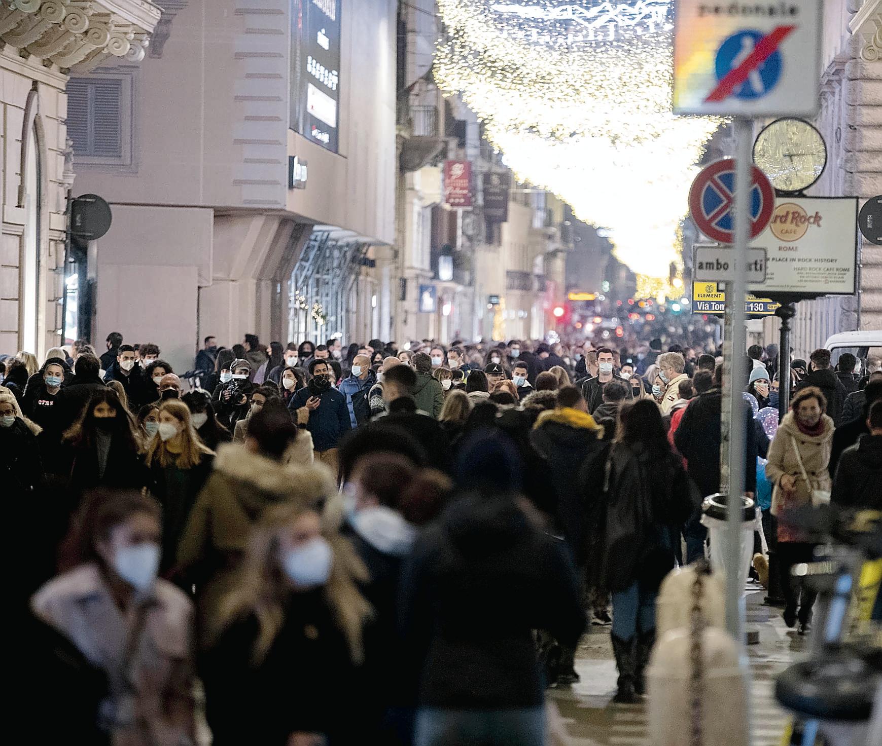 Commercio a Viareggio, per le attività la vita è sempre più breve: i dati di aperture e chiusure