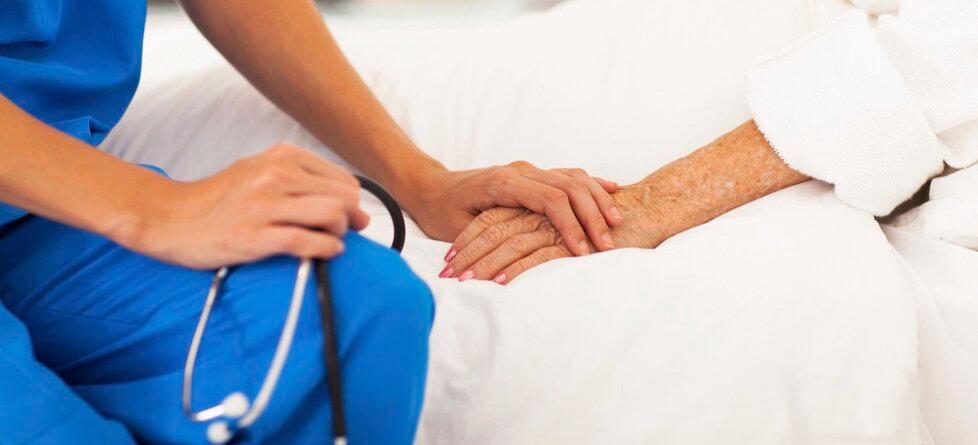 Il fratello del 58enne in coma: «Per i medici nessuna speranza: rispettiamo la volontà di Andrea»