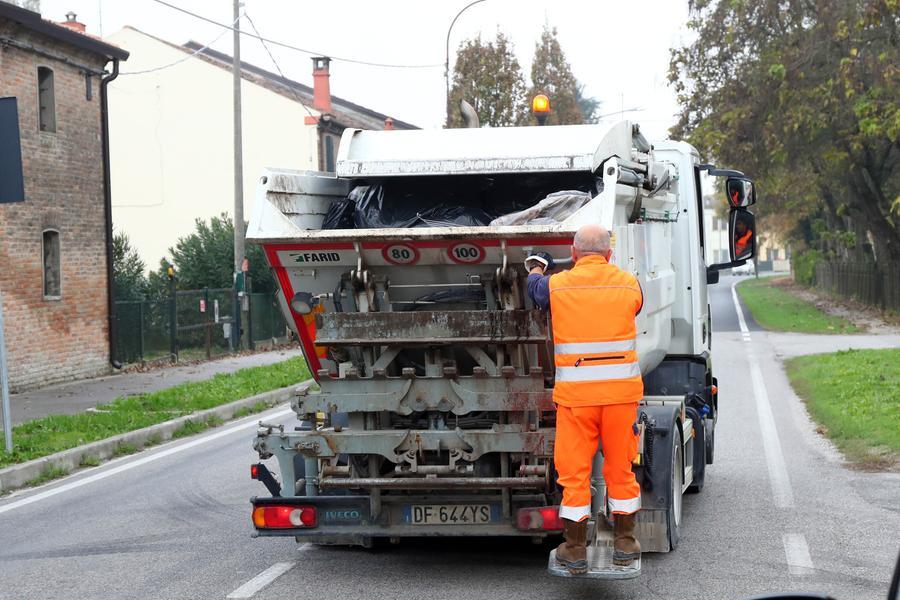 Rifiuti, ecco chi spende di più nell’Empolese-Valdelsa: in testa i cittadini di Cerreto
