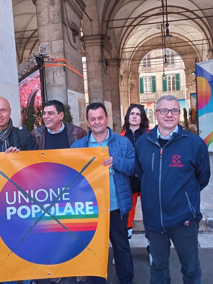 
	A destra Ciccio Auletta

