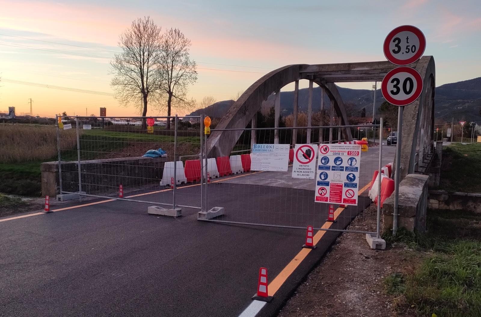 Il ponte di via Ciro Menotti che da ieri è di nuovo riaperto al traffico