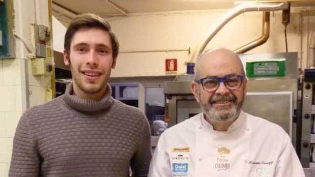 Lorenzo Cai insieme al pasticcere Massimo Peruzzi col “Pan di stracci”