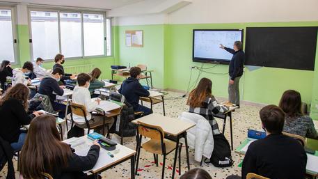 L’allarme dei sindacati pistoiesi: «131 pensioni, senza assunzioni nella scuola si rischia il collasso»