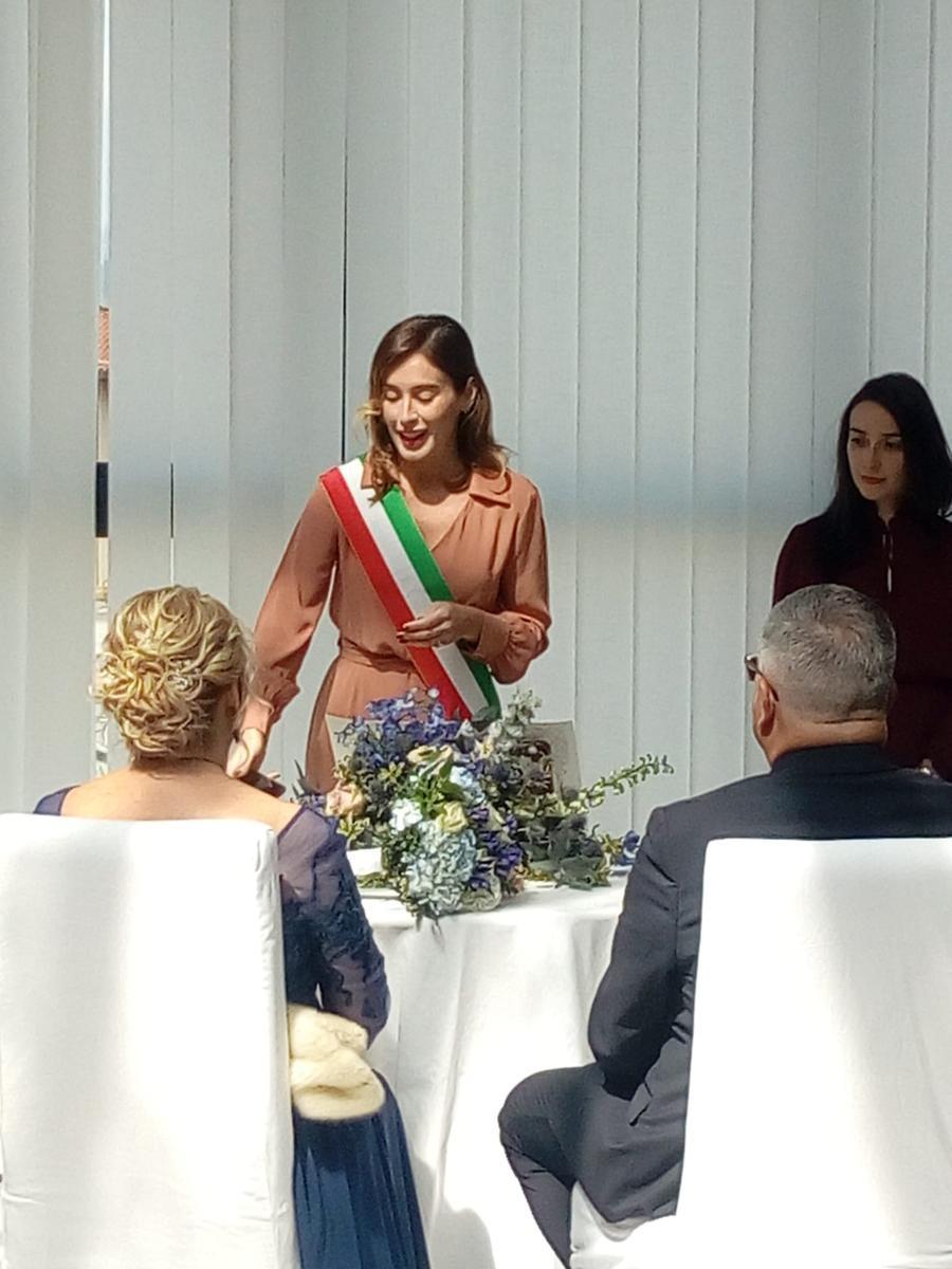 
	L'ex ministra Maria Elena&nbsp;Boschi nel municipio di Tortol&igrave; durante la cerimonia

