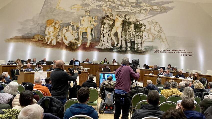 Cecina ha scelto: investimenti e tariffe invariate, ecco i punti del bilancio