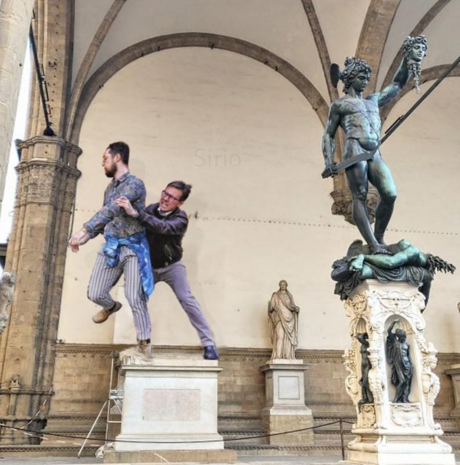 Nardella supereroe: dopo il blitz ambientalista a Palazzo Vecchio sui social impazzano i meme sul sindaco