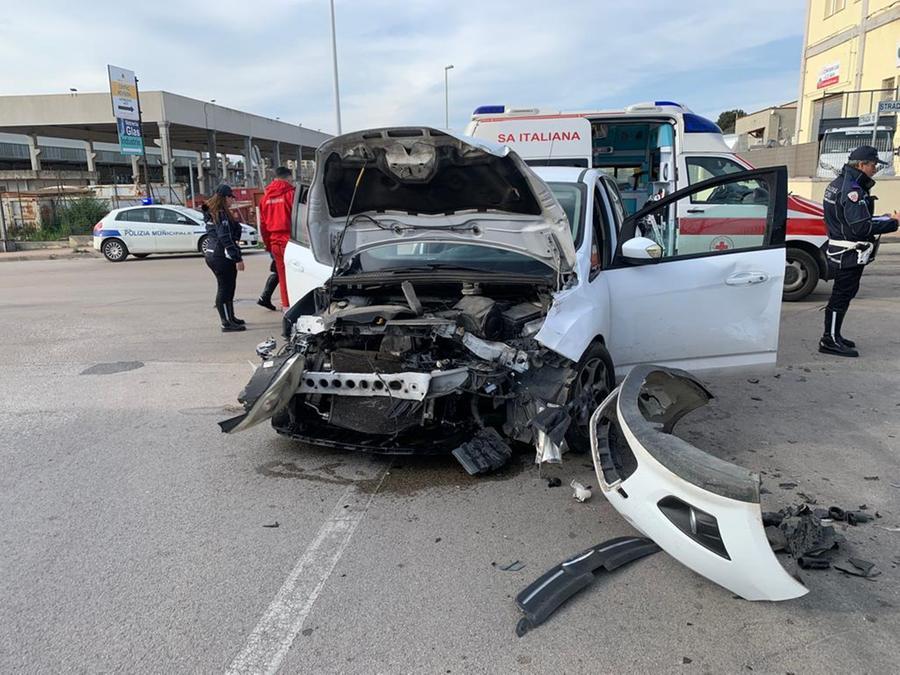Sassari, scontro fra auto a Predda Niedda: 3 donne ferite