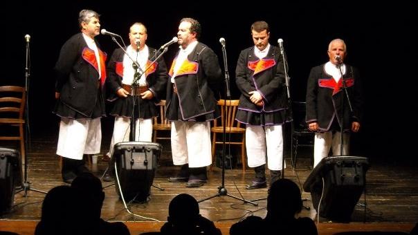 Un'esibizione dei Tenores di Neoneli