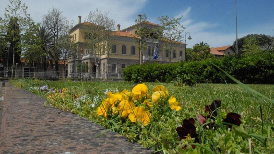 Uno scorcio di Arborea con i suoi edifici caratteristici da Città di fondazione