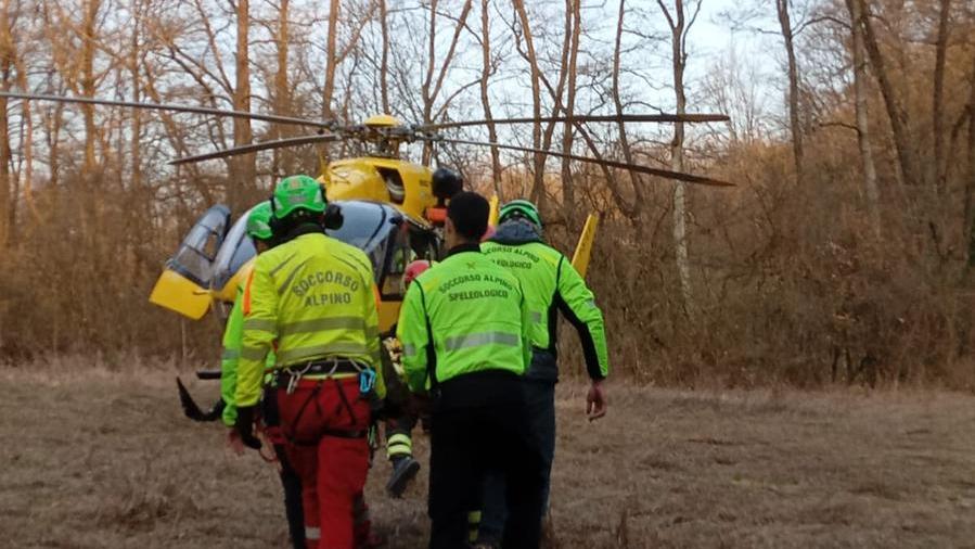 Cade nel Tassobbio con la moto da cross, ferito un 64enne