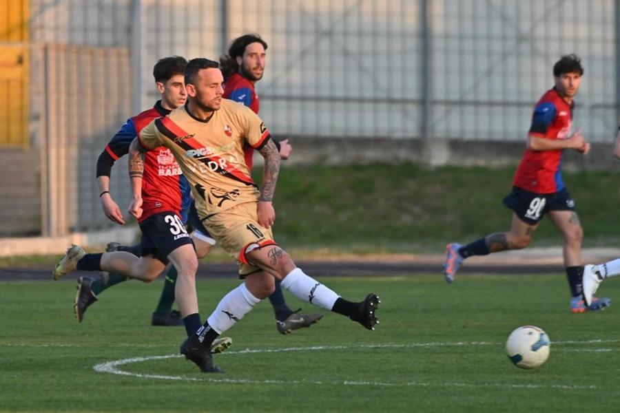 La Lucchese non punge, poi Cucchietti fa il disastro: il Gubbio vince 2-0