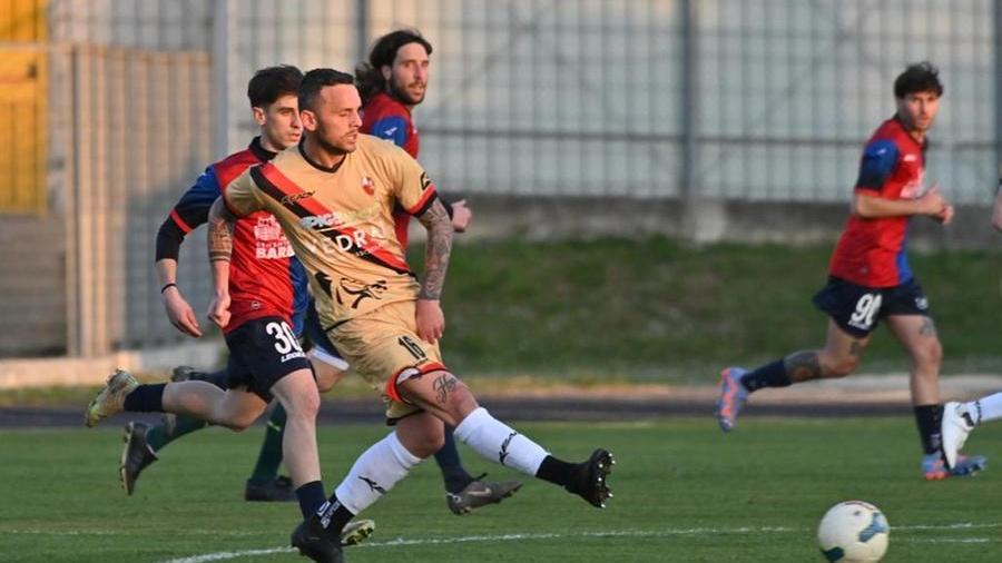 La Lucchese non punge, poi Cucchietti fa il disastro: il Gubbio vince 2-0