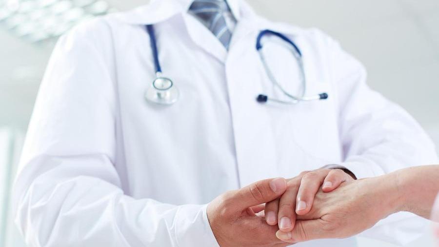 Allarme meningite nell’Aretino, 100 in profilassi dopo un caso: il 19enne aveva frequentato una discoteca