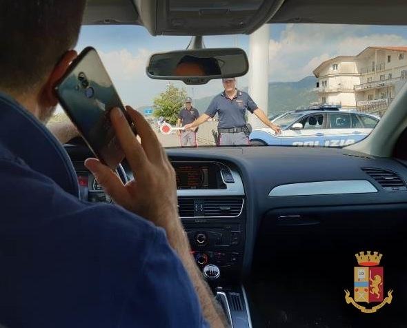 Al volante con il cellulare: raddoppiate le multe