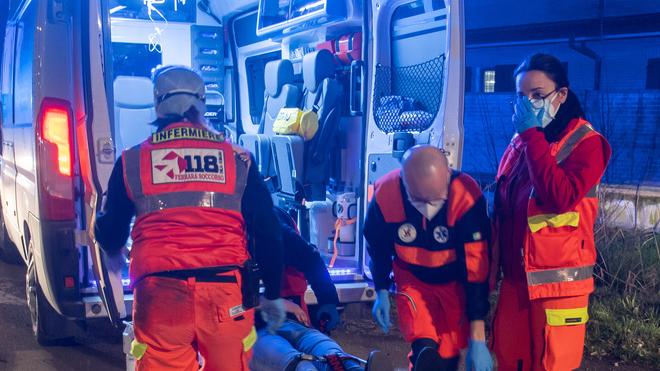 Cento, si dà fuoco dentro al parco: un 37enne è gravissimo