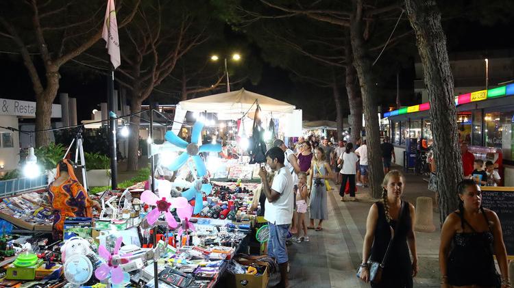 Mercatini serali ai Lidi, l’appello: «Riconoscere le quote ai consorzi»