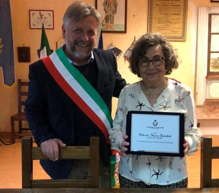 La consegna della targa