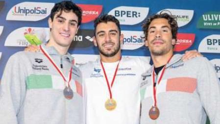 Lorenzo Zazzeri (a sinistra), Leonardo Deplano (al centro) e Manuel Frigo sono saliti sul podio del 50 metri stile libero