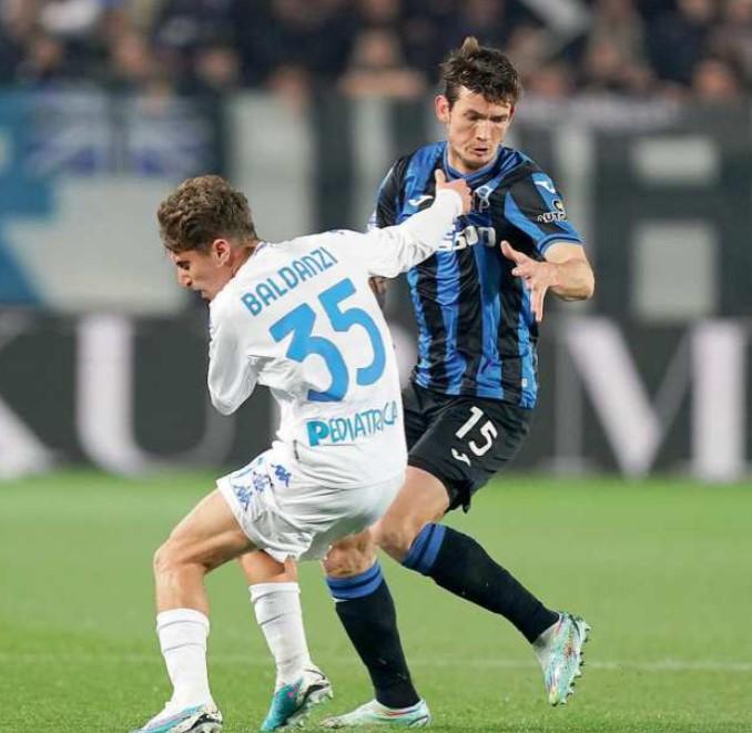 
	Tommaso Baldanzi in un&rsquo;azione di gioco contro Marten De Roon

