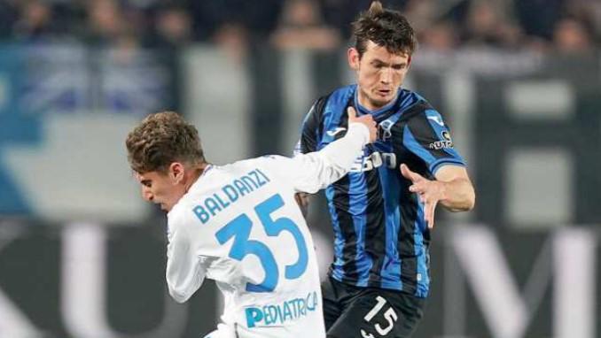 Tommaso Baldanzi in un’azione di gioco contro Marten De Roon