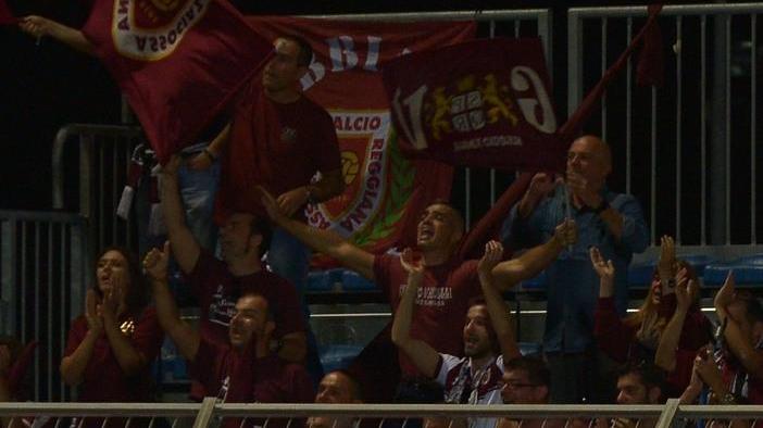 tanti tifosi granata in curva