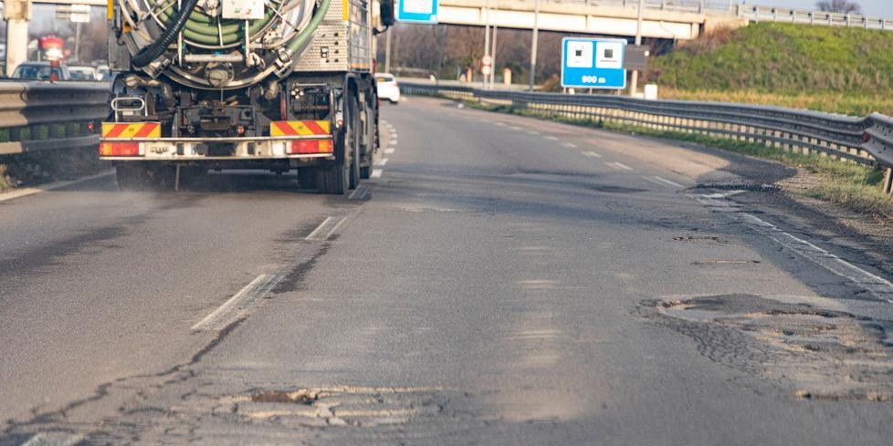 Modena, la tangenziale è sempre un colabrodo: rattoppi a metà
