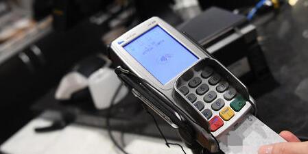 Modena Canone bancomat da 3 a 50 euro La banca risarcisce il negoziante 