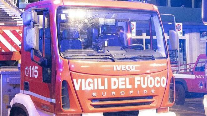 Carpi. Sterpaglie e potature a fuoco nella notte