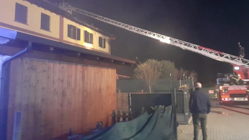 Castelfranco. Tetto a fuoco a Gaggio, tutti evacuati