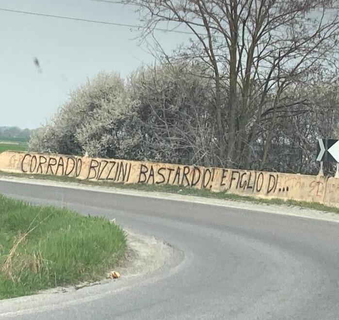 Formigine. Ingiurie all’assessore sul muretto 