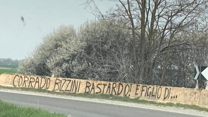 Formigine. Ingiurie all’assessore sul muretto