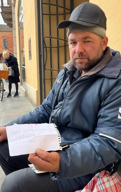 Due avvocati aiutano il clochard a riavere la sua cagnolina Maya 