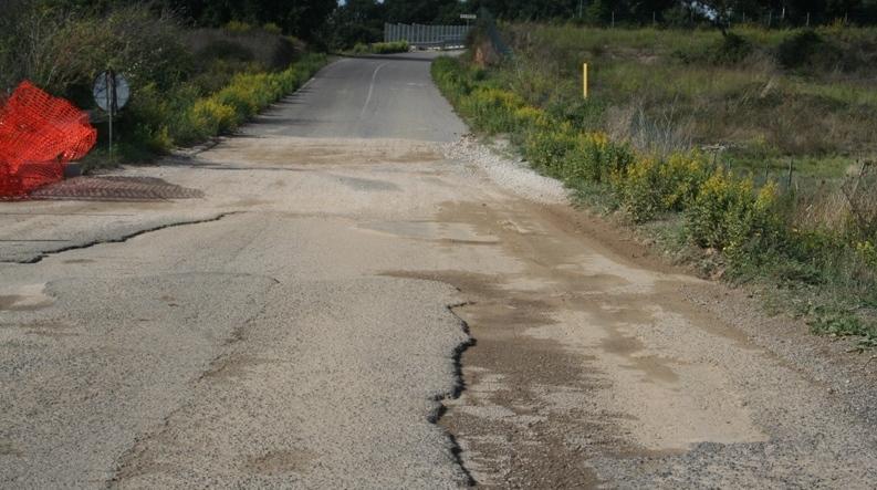 Strade sarde sempre più a pezzi, le Province non hanno soldi per ripararle