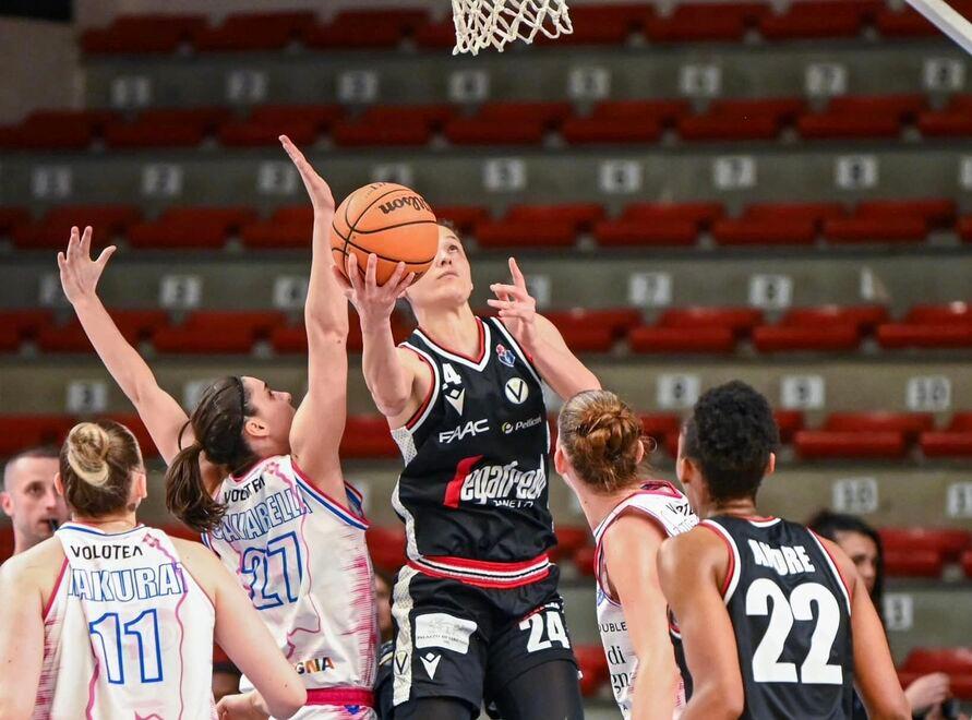 La Dinamo fa tremare la Virtus: Women sconfitte ma 4º posto certo 