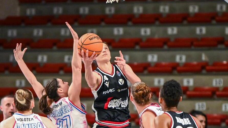 La Dinamo fa tremare la Virtus: Women sconfitte ma 4º posto certo